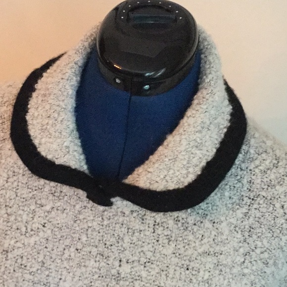 Loose Fitting Sweater SZ L Item B2 - Picture 2 of 7